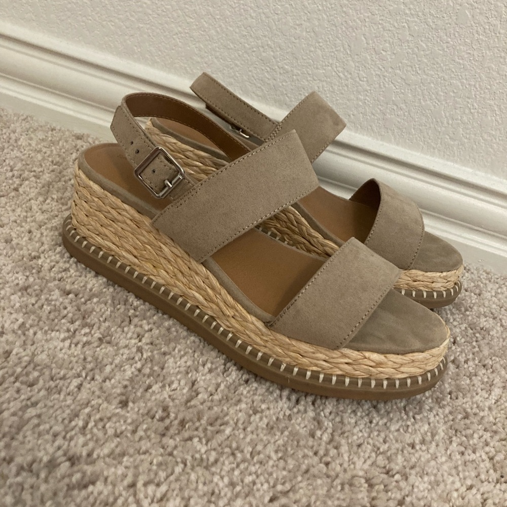 Universal Threads Wedge Sandal Heel